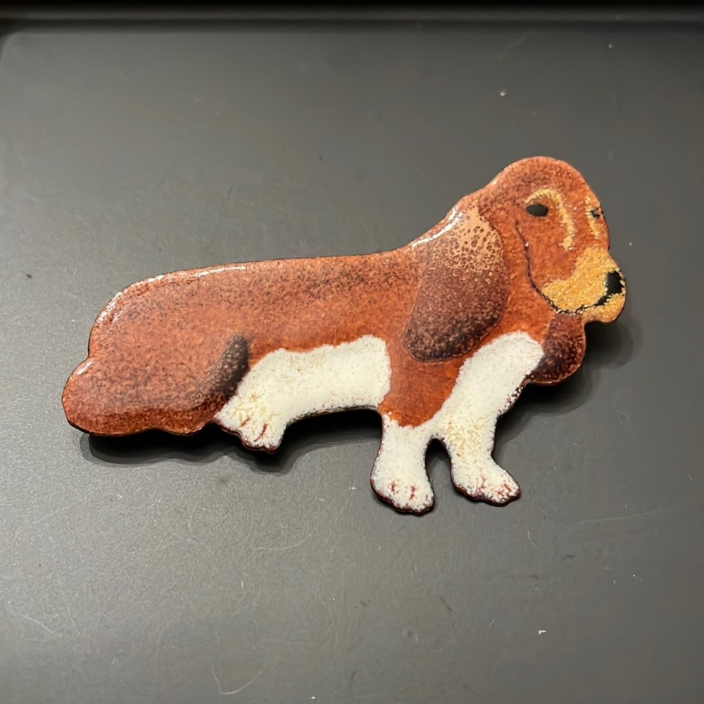 Bassett Hound brooch